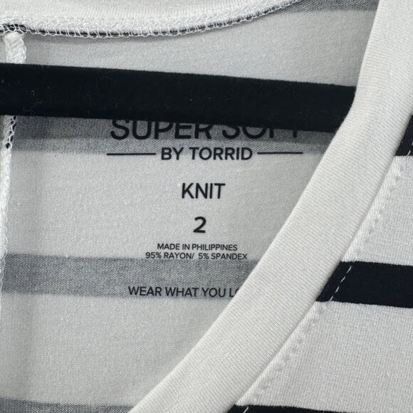 Torrid Striped V-Neck Super Soft Knit Hi-Lo Tunic Tee Black & White Size 2X NWT - Picture 6 of 6